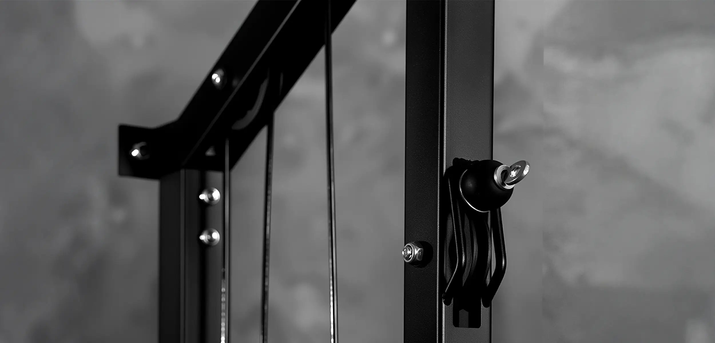 TOUSAINS LA76 is crafted with custom mid-track opening, which creates a true horizontal pull path for seated rows and face pulls, etc.
